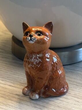 Vintage Beswick Ceramic Cat Figurine - Glossy Brown with some white